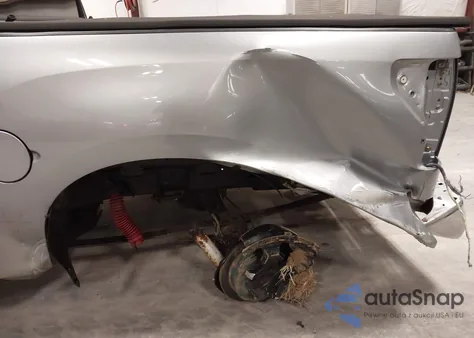 2010 Toyota Tundra Grade 5.7L V8 z USA, uszkodzony, nr VIN 5TFDW5F11AX134814